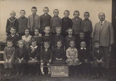Škola - 1. třída ročníku 1924-25